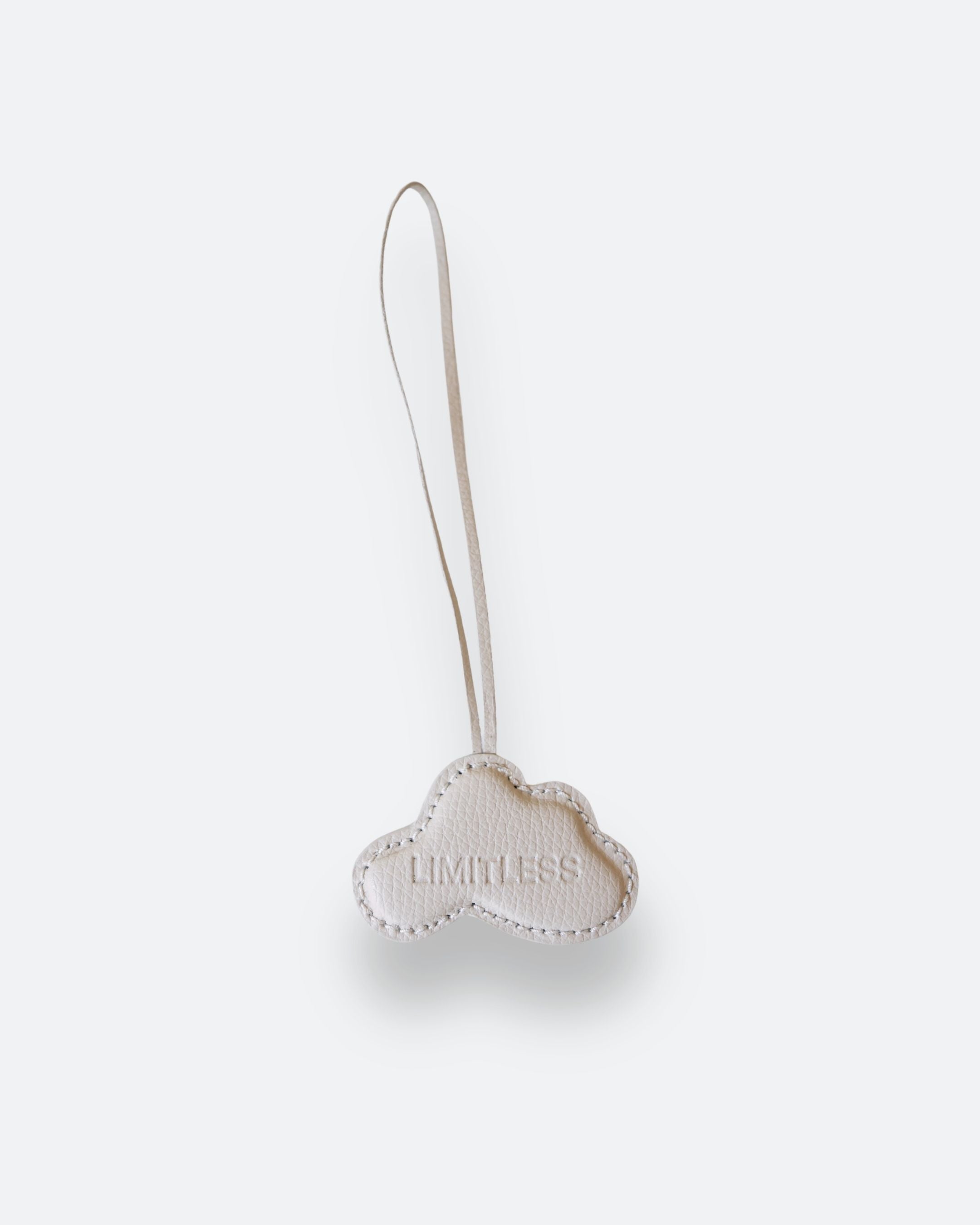 ALEMI Zurich | CLOUD CHARM | Accessoires | Cloud Dancer | Pebbled Leather | Front